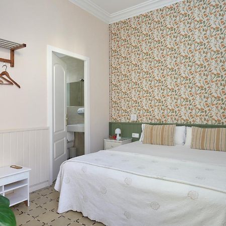 Hostal Poblenou Barcelona Bagian luar foto