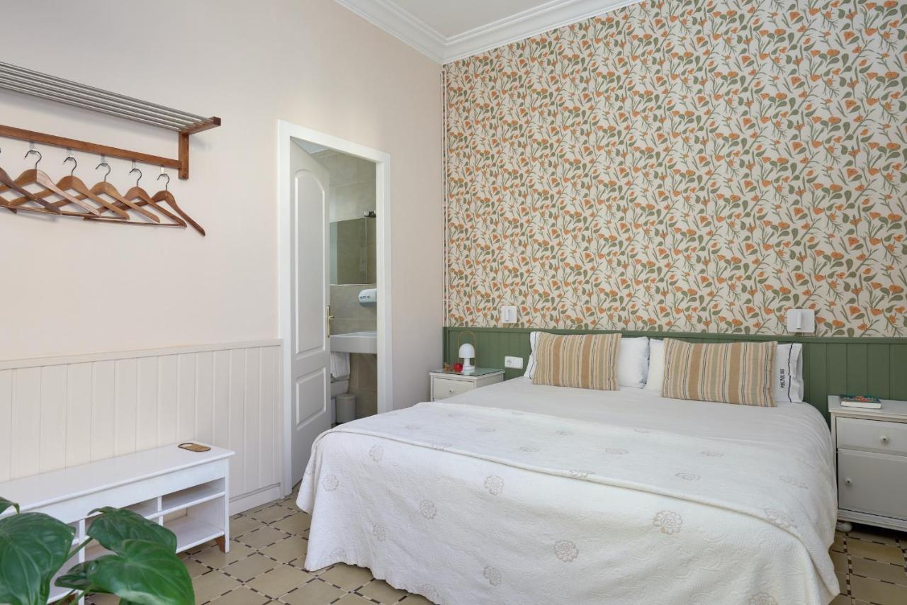 Hostal Poblenou Barcelona Bagian luar foto