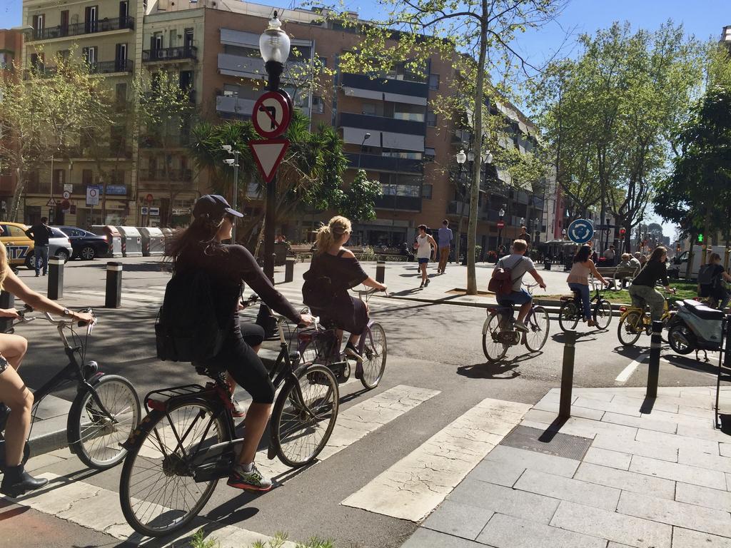 Hostal Poblenou Barcelona Bagian luar foto