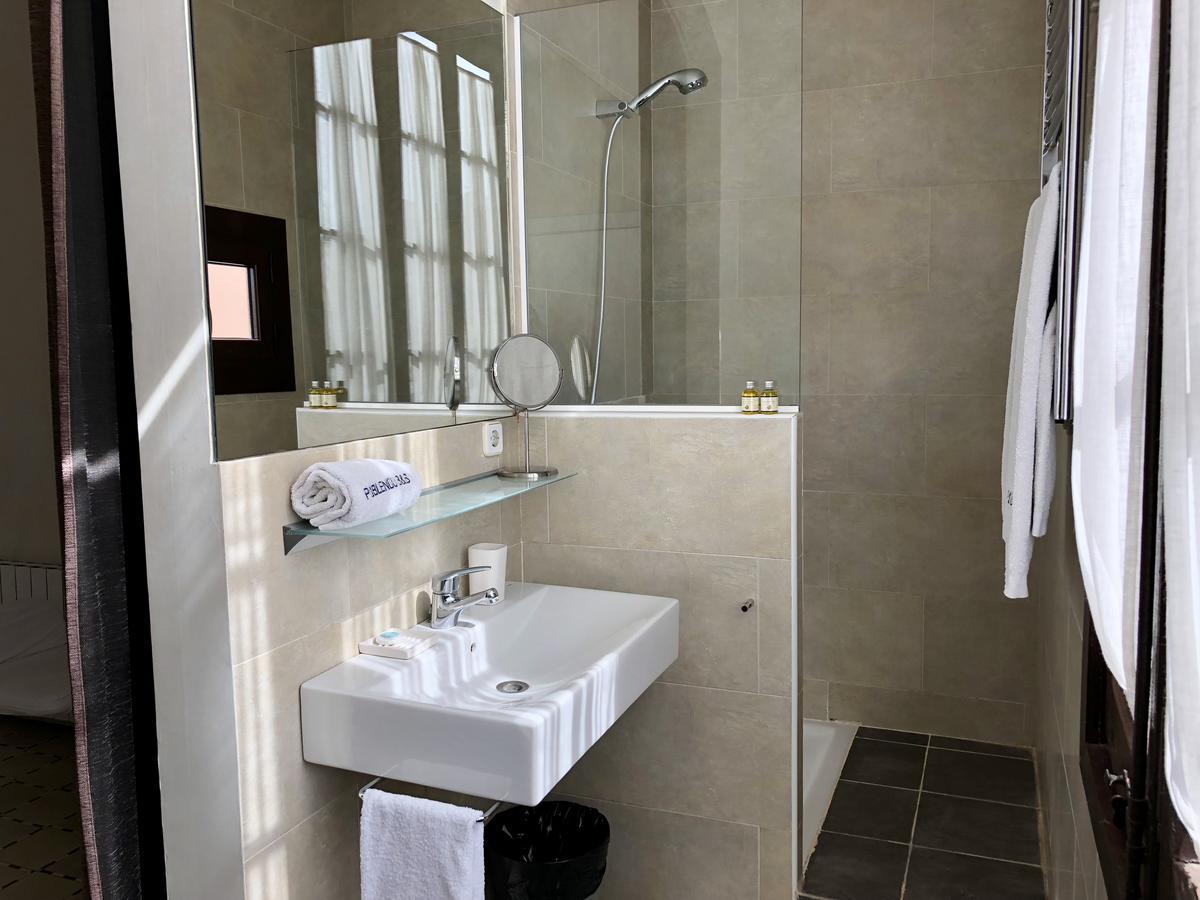 Hostal Poblenou Barcelona Bagian luar foto
